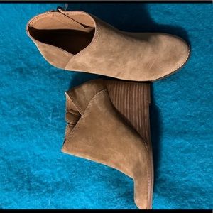 Lucky Brand tan suede wedge boots